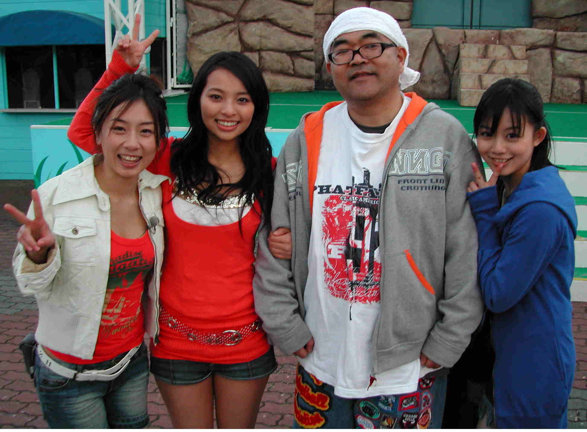 ホリプロアイドル3人とセクシーDの画像